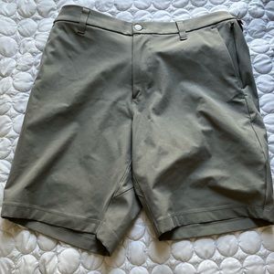 Lulu Lemon Men’s Classic Fit shorts
